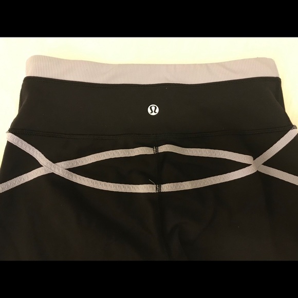 Lululemon 3/4 length Luon tight - Picture 3 of 5